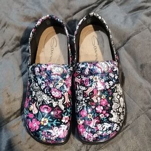 Savvy Clogs Floral pattern